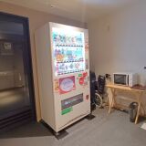 【喫煙ブース・電子レンジ・自動販売機】