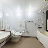 Bathroom (Universal Twin)