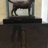 「忠犬タマ公」像