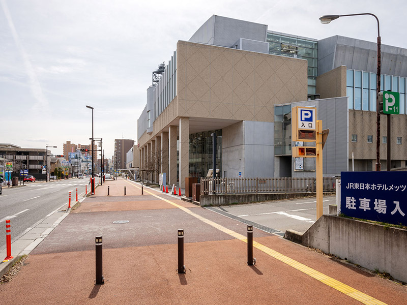 150대 주차 가능 평면 주차장