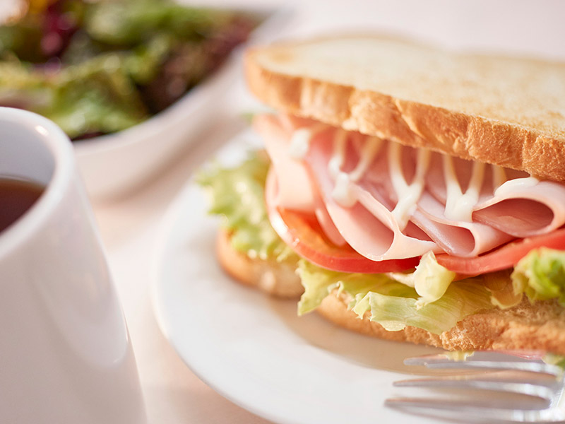 可從兩家特色餐廳選擇的精緻早餐