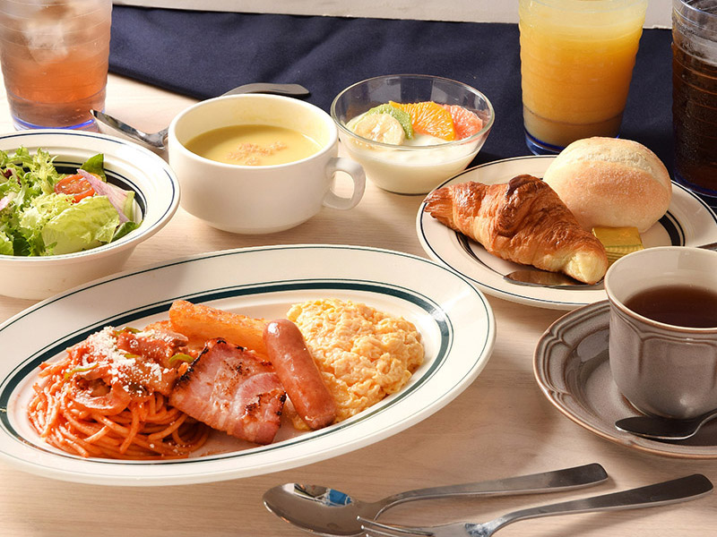 현지 식재료를 사용한 조식 뷔페