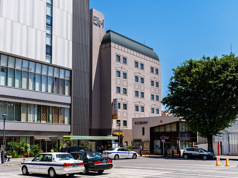 毗邻车站,地理位置优越