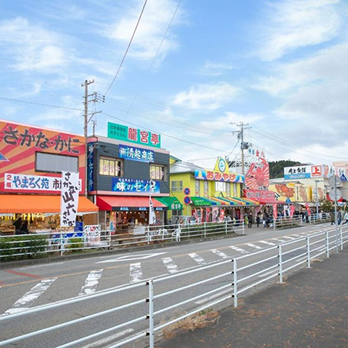 寺泊魚の市場通り